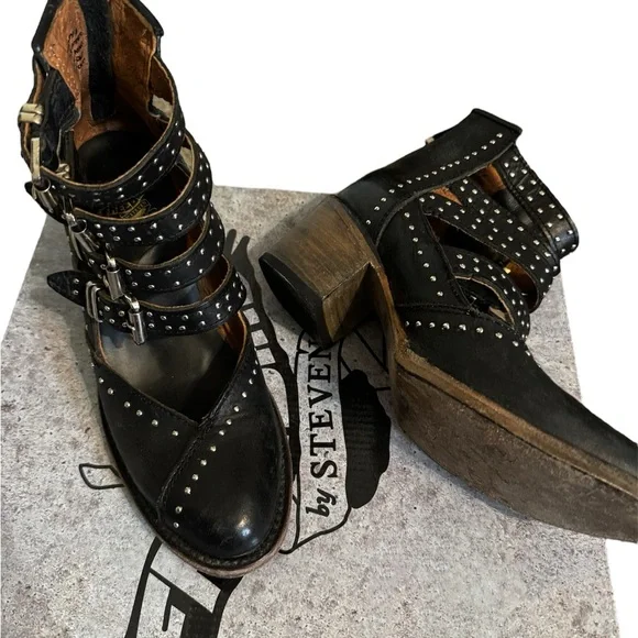 Freebird Felicity by Steven - Black Strappy w/chunky Block Heel - Picture 5 of 7